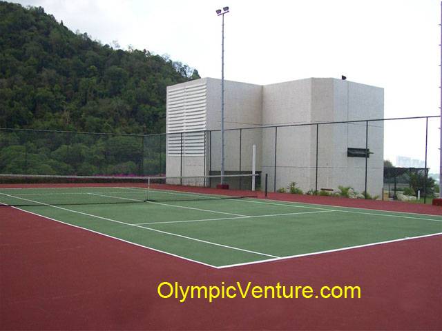 Rubberized Cushioned Tennis Court for Equatorial Hotel