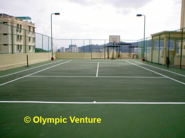 Penhill condominium's one tennis court