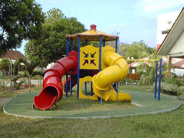 red crescent's children's playground surface